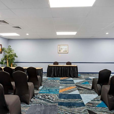 Best Western Rutgers University Hotel Іст-Брансвік Екстер'єр фото