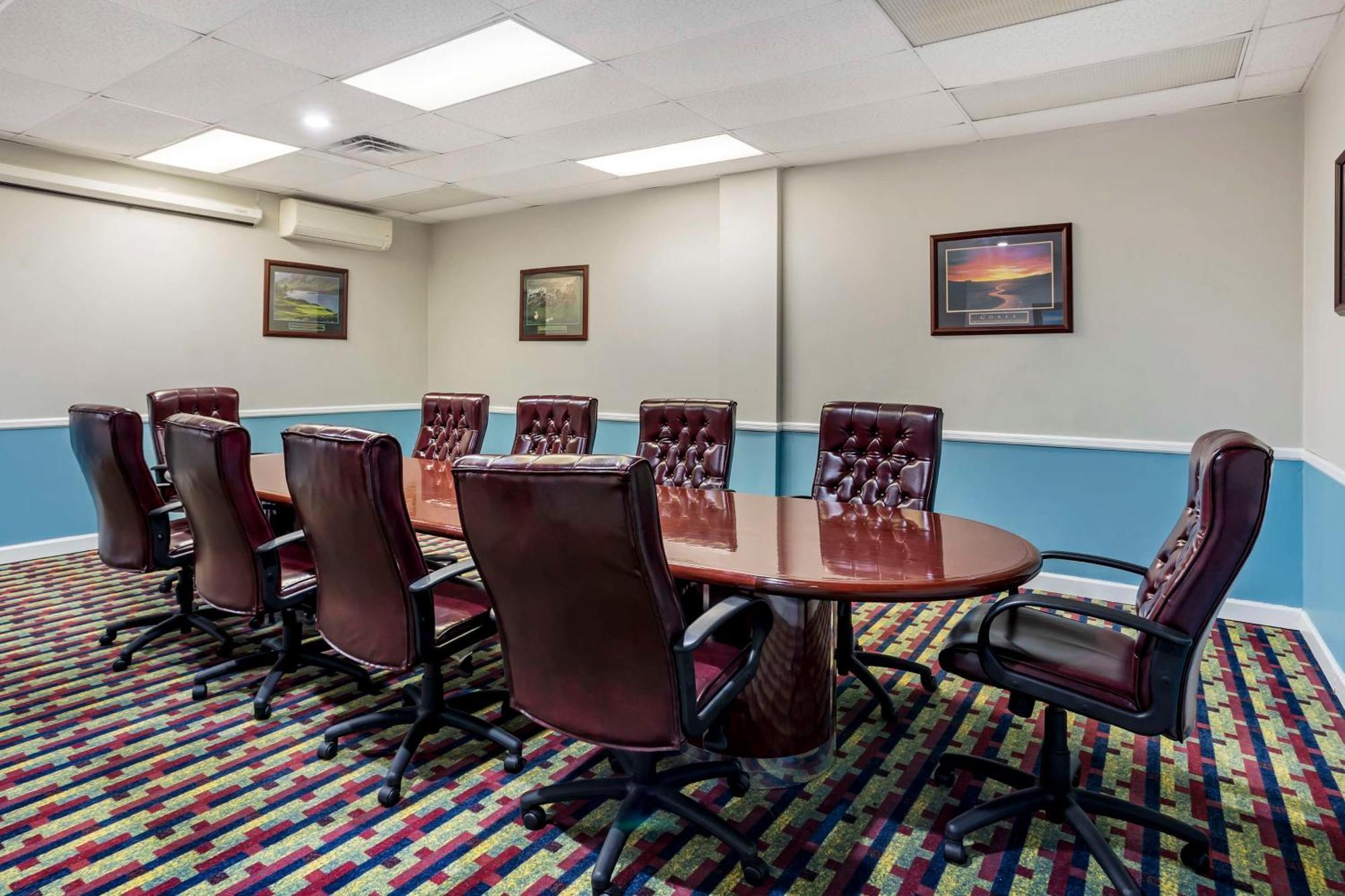 Best Western Rutgers University Hotel Іст-Брансвік Екстер'єр фото