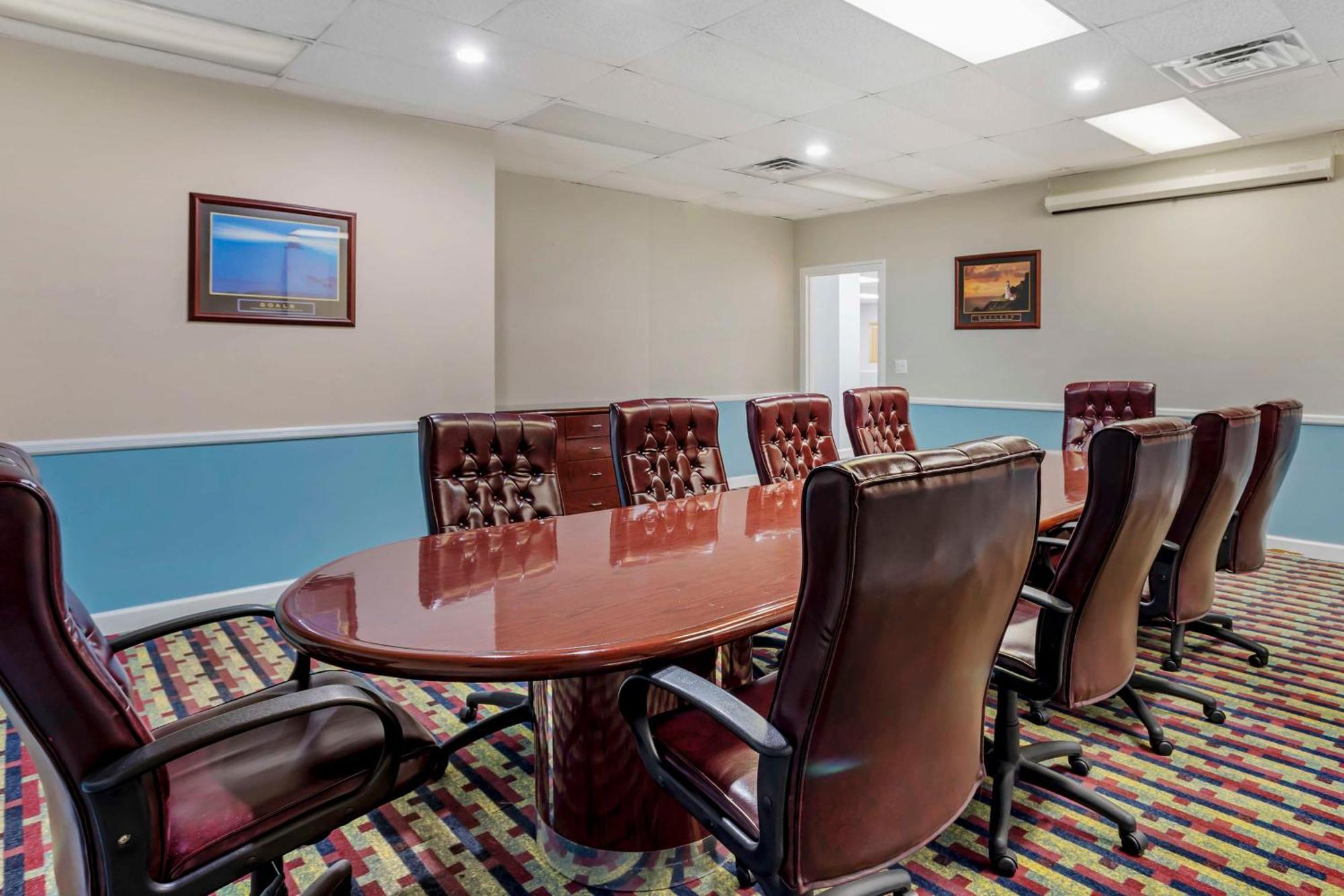 Best Western Rutgers University Hotel Іст-Брансвік Екстер'єр фото
