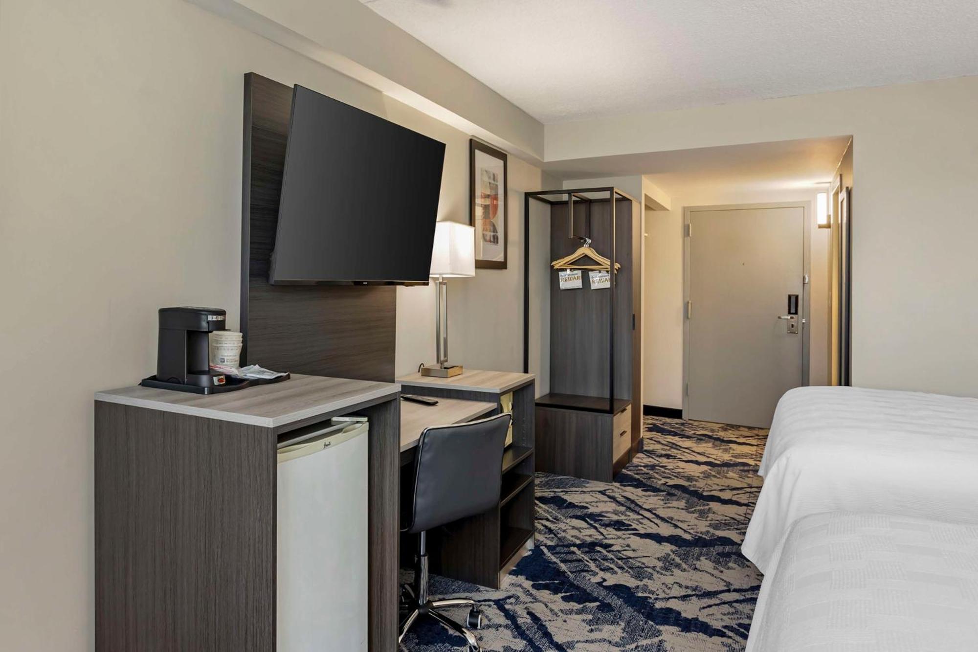 Best Western Rutgers University Hotel Іст-Брансвік Екстер'єр фото