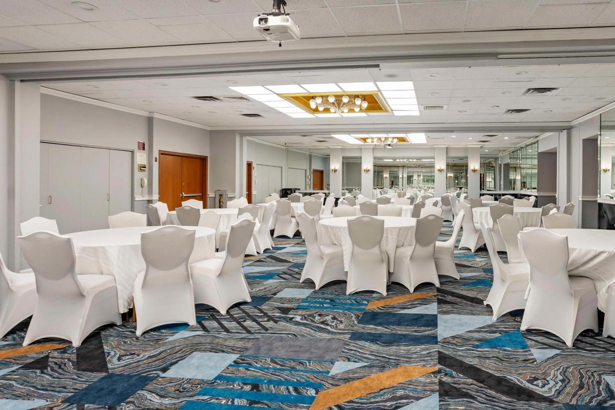 Best Western Rutgers University Hotel Іст-Брансвік Екстер'єр фото