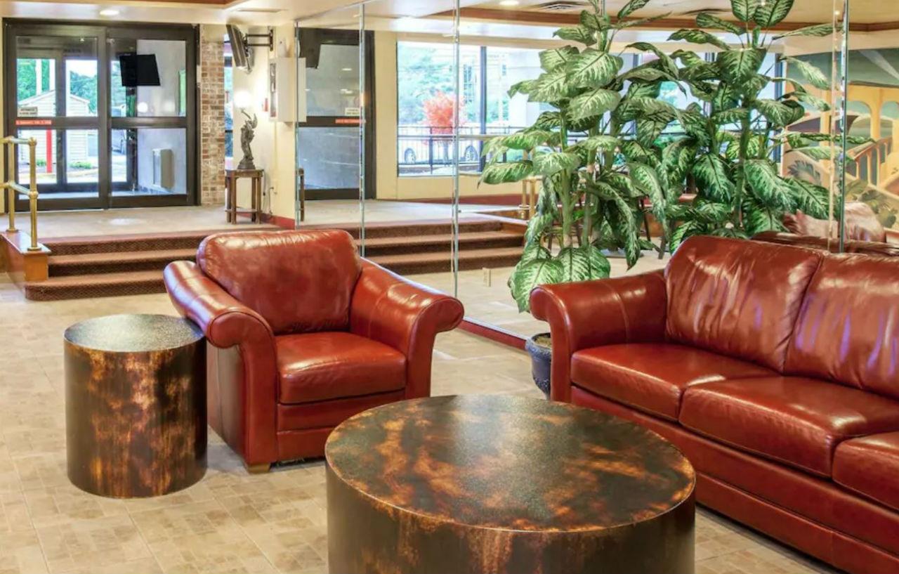 Best Western Rutgers University Hotel Іст-Брансвік Екстер'єр фото